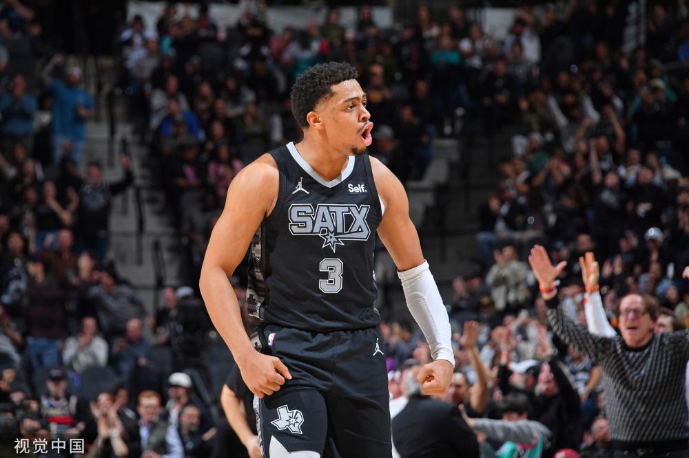 尝试将球挑 尝试将球挑