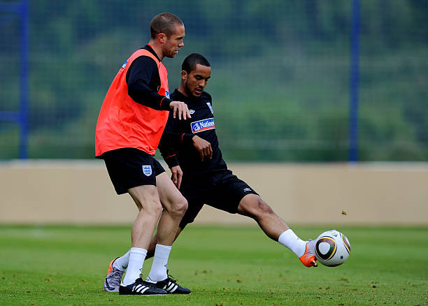 中的表现屡 中的表现屡